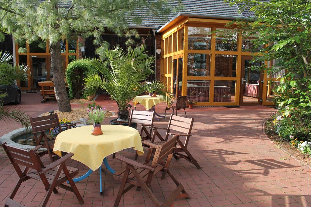 Landgasthof Simke Hotel Rietz Neuendorf Exterior foto